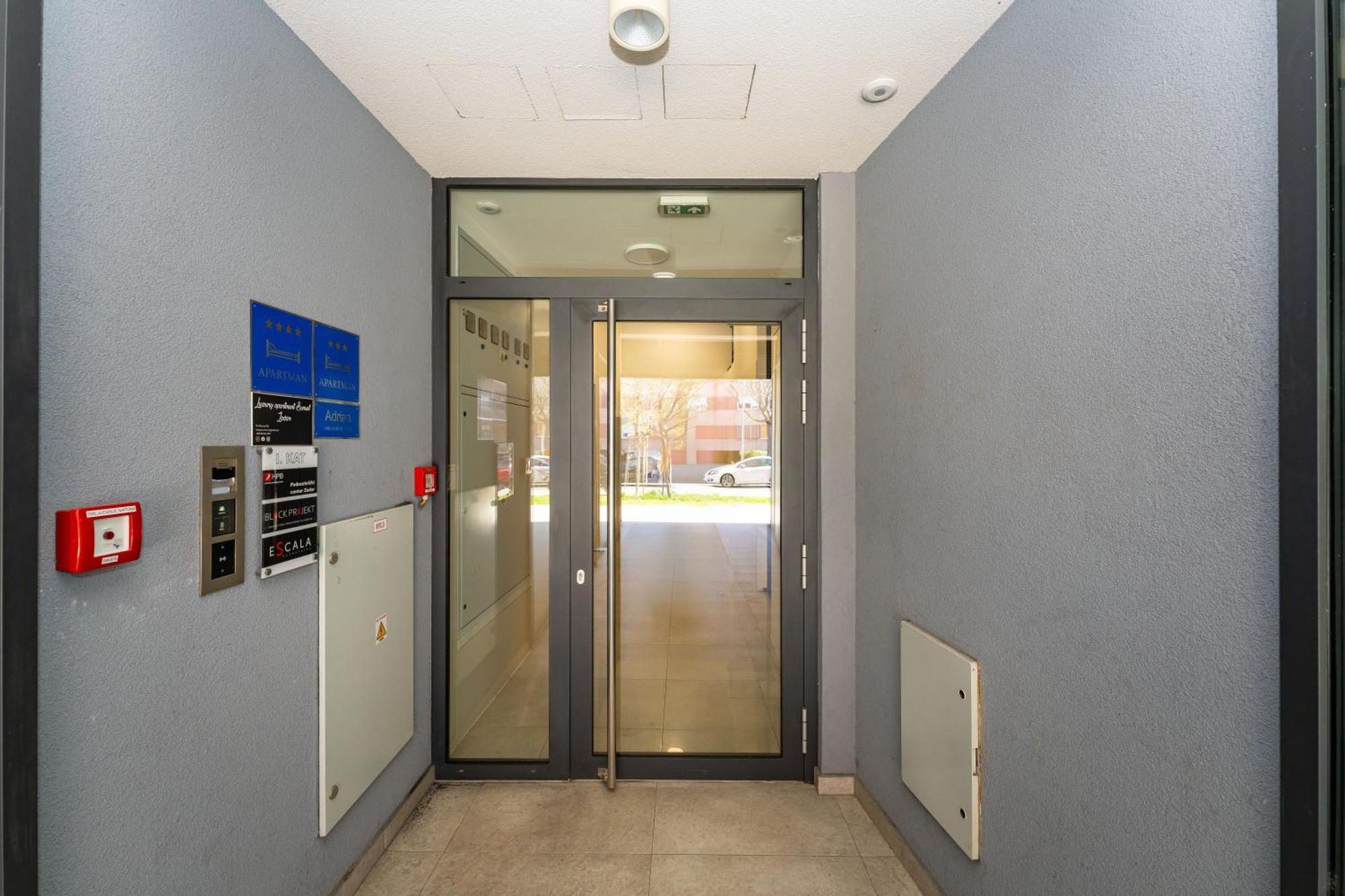 D-Apartment - With Garage And Balcony Zadar Exterior foto